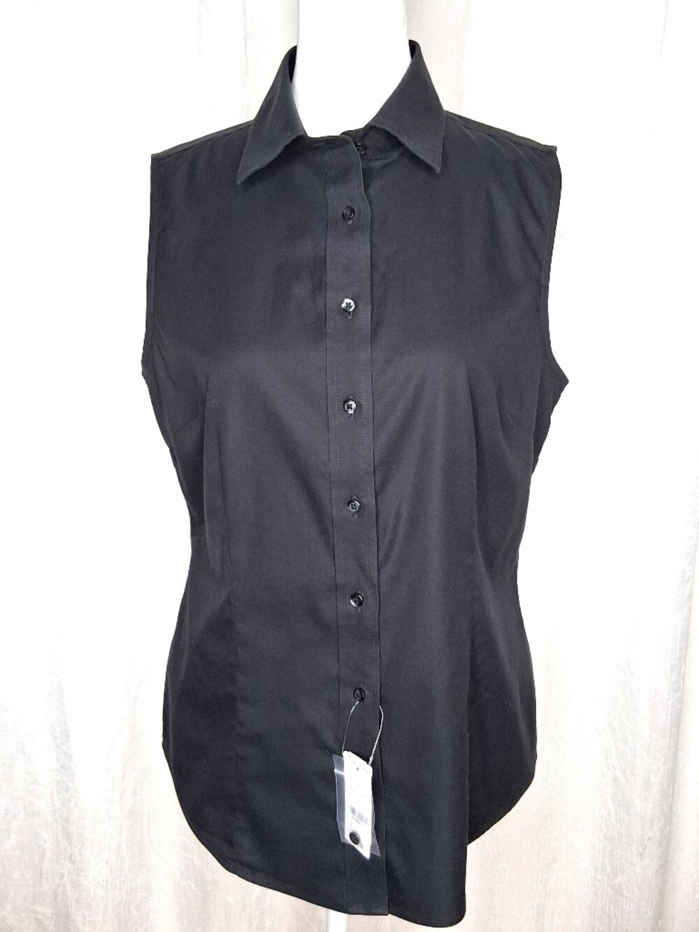 Brooks Brothers 1818 Fitted Sleeveless Black Classic Button-Down Blouse